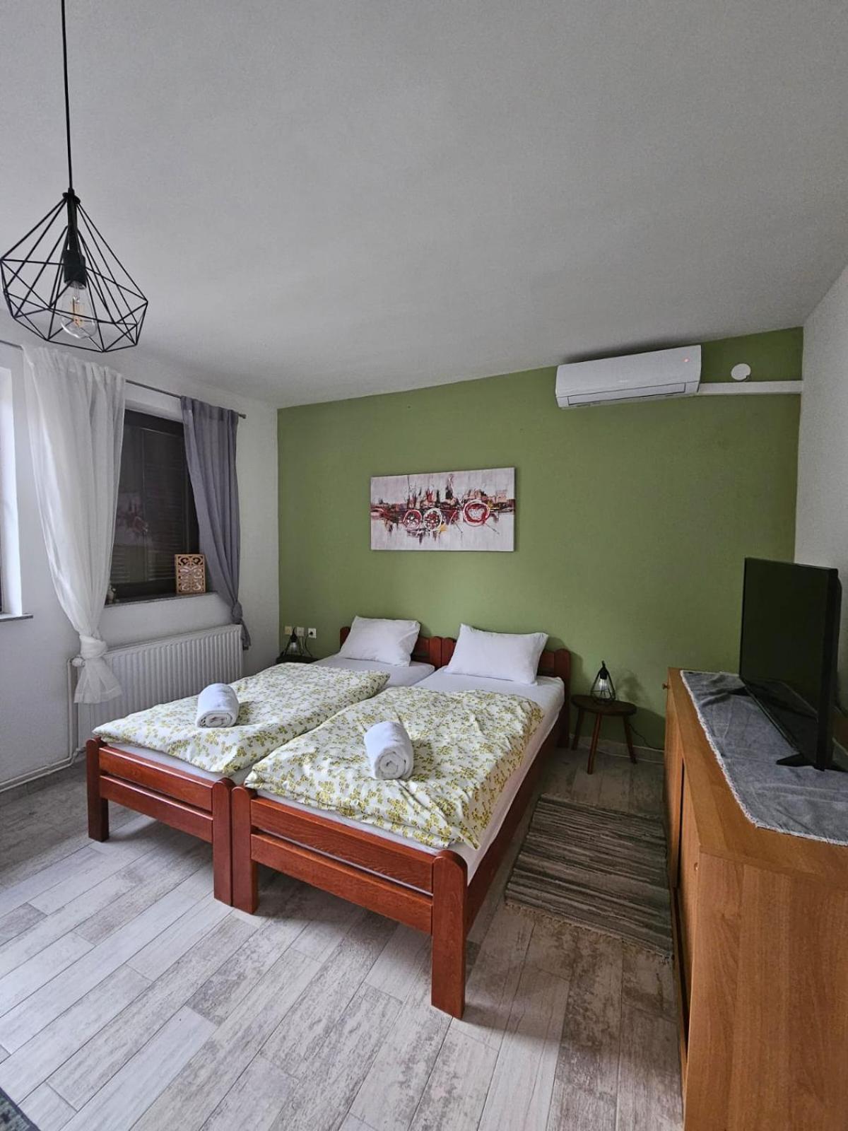 Studio Apartman Dora Ilok Esterno foto